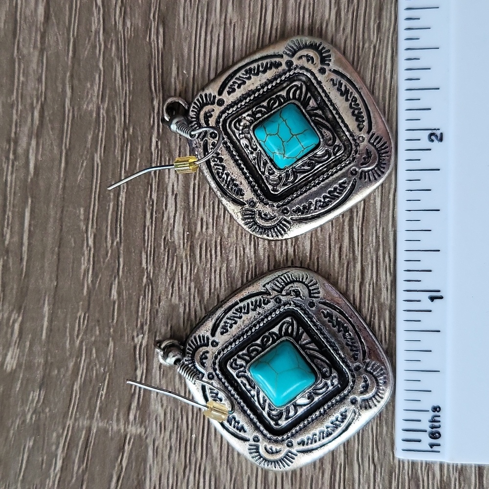 Turquoise dangle earring